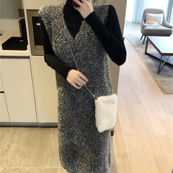 Rochie lunga de culoare argintie si bretele late