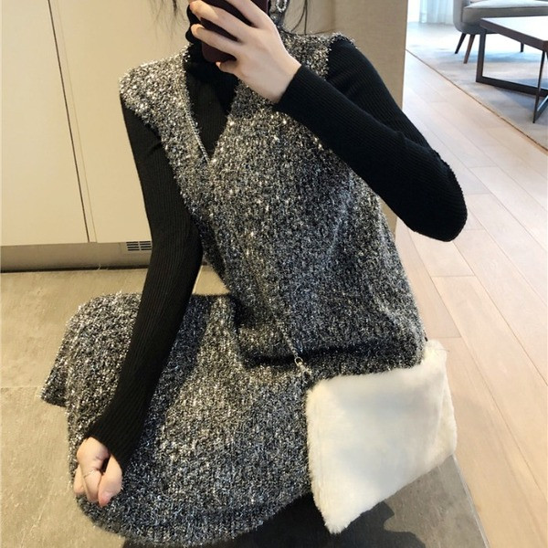 Rochie lunga de culoare argintie si bretele late