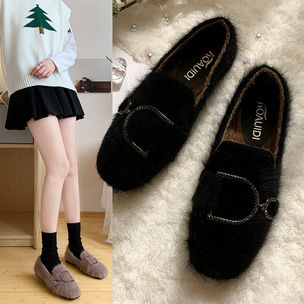 Pantofi moderni de dama cu talpa plate si element metalic