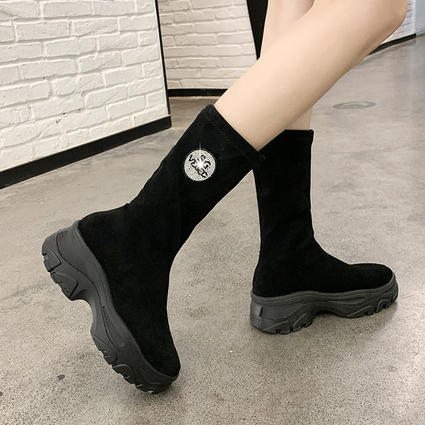 Cizme de dama cu talpa inalta de culoare neagra