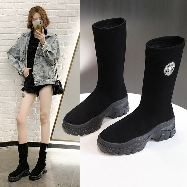 Cizme de dama cu talpa inalta de culoare neagra