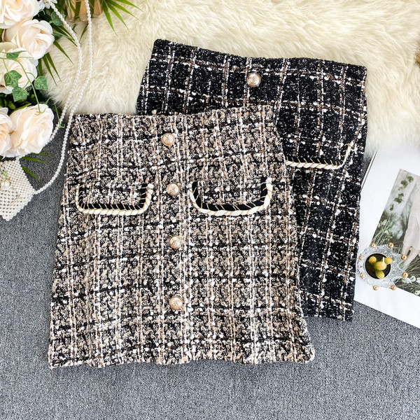 Fusta de dama eleganta in carouri cu nasturi in doua culori