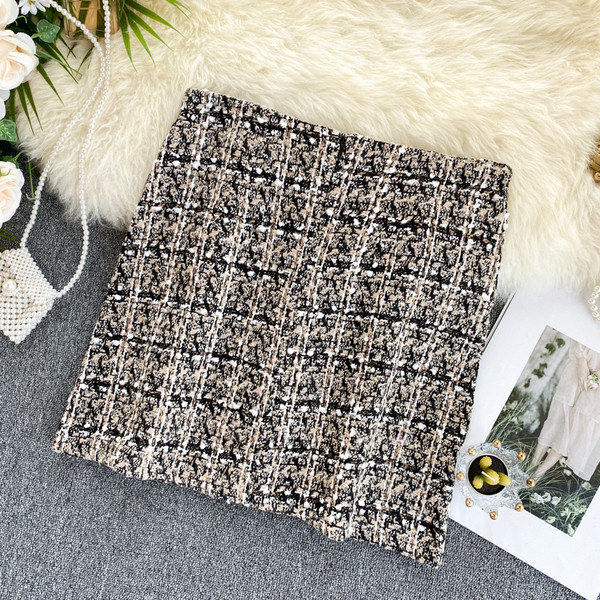 Fusta de dama eleganta in carouri cu nasturi in doua culori