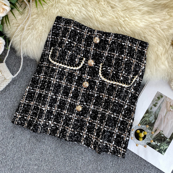 Fusta de dama eleganta in carouri cu nasturi in doua culori