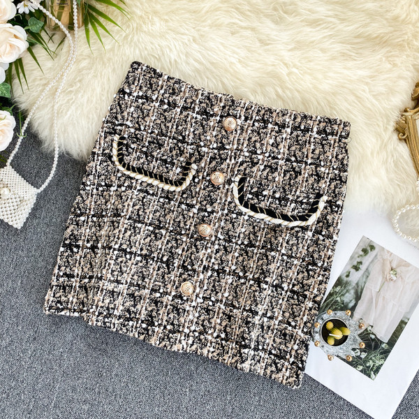 Fusta de dama eleganta in carouri cu nasturi in doua culori