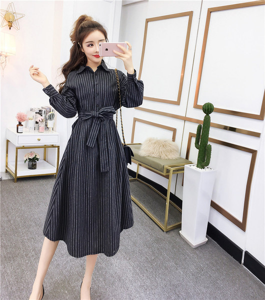 Rochie lungă în dungi, cu centură și nasturi