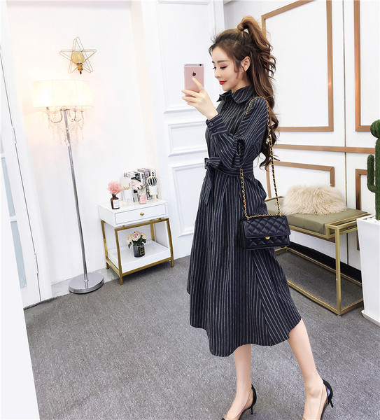 Rochie lungă în dungi, cu centură și nasturi