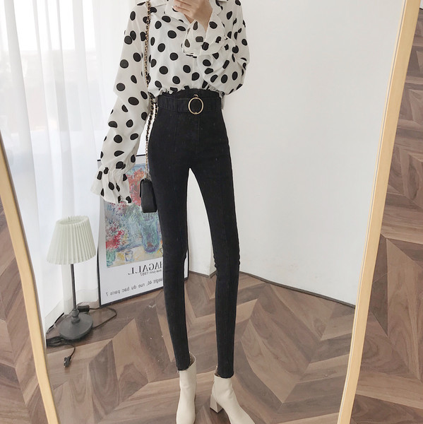 Blugi lungi cu talie înaltă și curea în albastru și negru