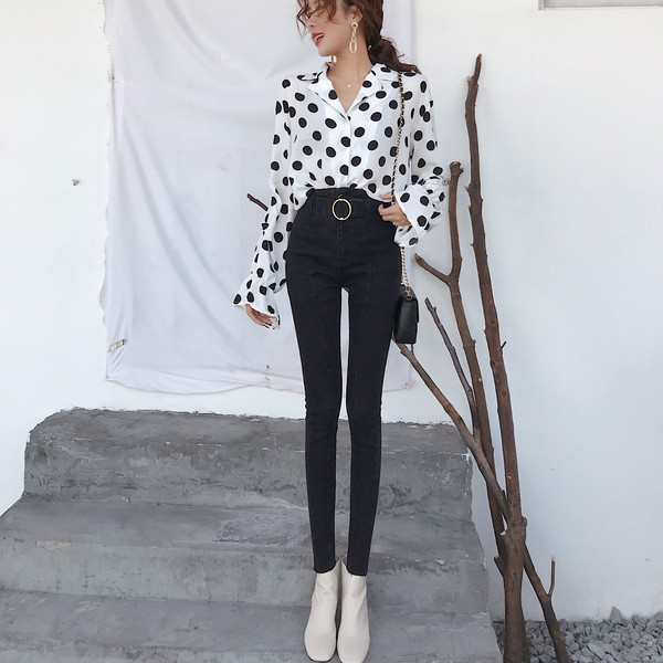 Blugi lungi cu talie înaltă și curea în albastru și negru