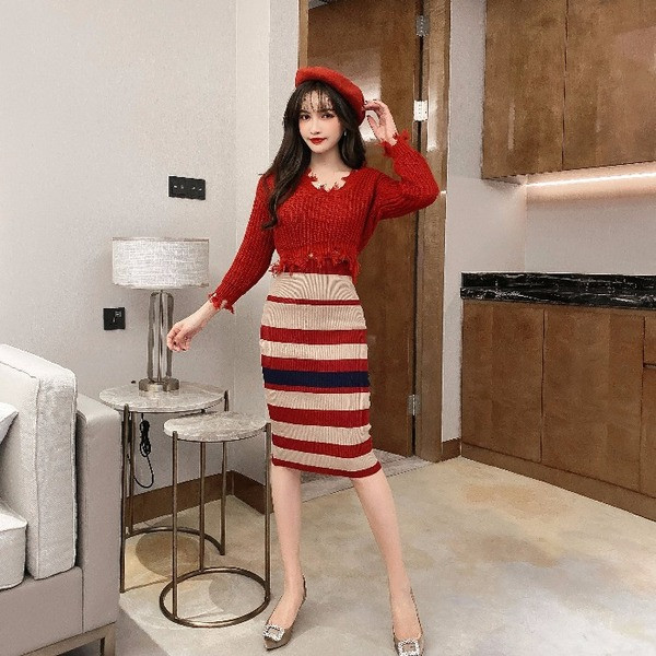 Set de rochie de dama tricotata cu bretele si pulover scurt