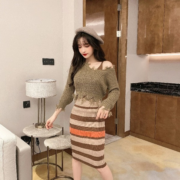 Set de rochie de dama tricotata cu bretele si pulover scurt