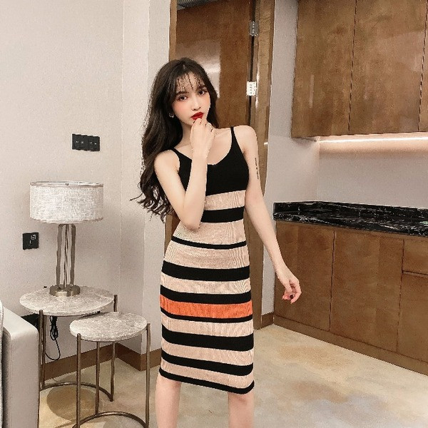 Set de rochie de dama tricotata cu bretele si pulover scurt