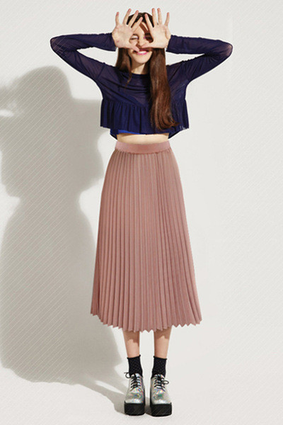 Fusta de dama moderna plisata cu talie inalta in roz, alb si negru