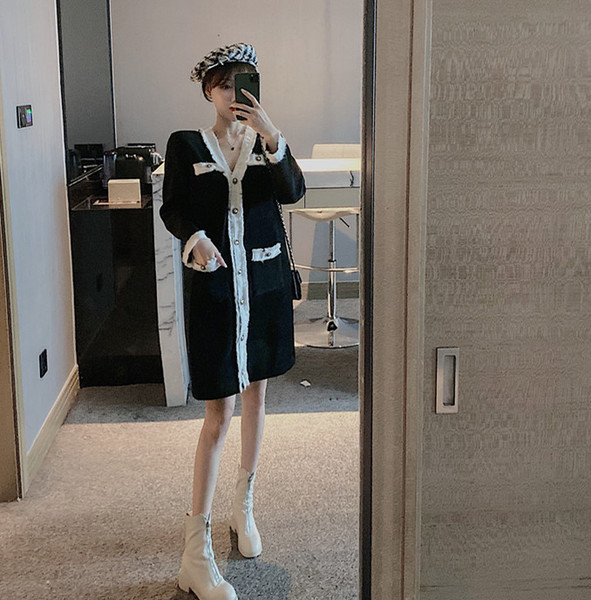 Vesta lunga eleganta in alb si negru cu nasturi