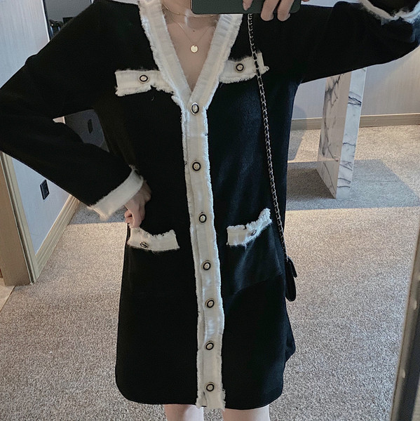 Vesta lunga eleganta in alb si negru cu nasturi