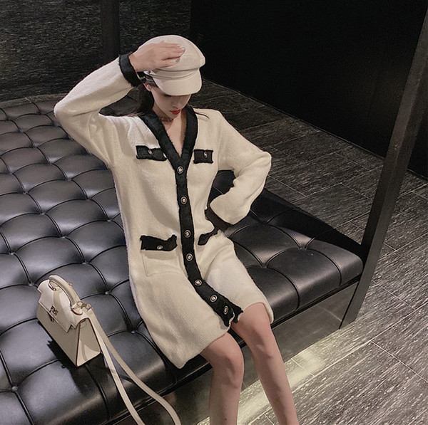 Vesta lunga eleganta in alb si negru cu nasturi