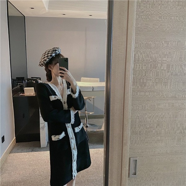 Vesta lunga eleganta in alb si negru cu nasturi