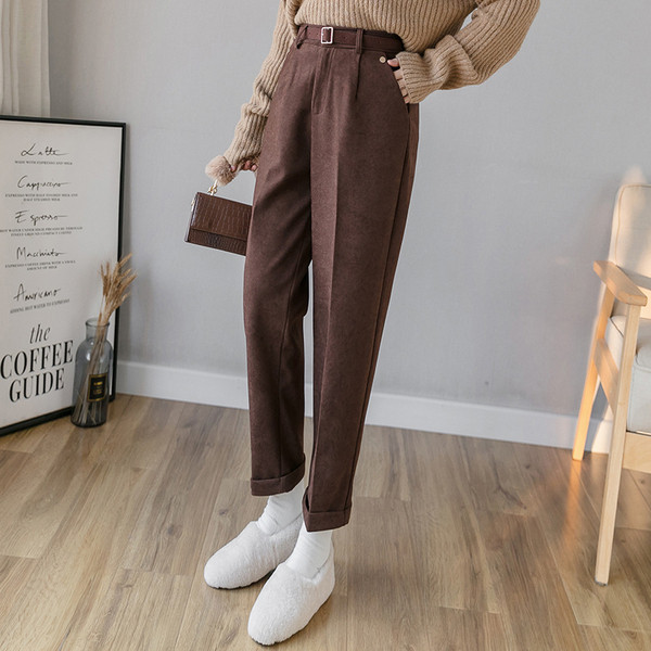 Pantaloni moderni de dama cu buzunare in alb, negru si maro