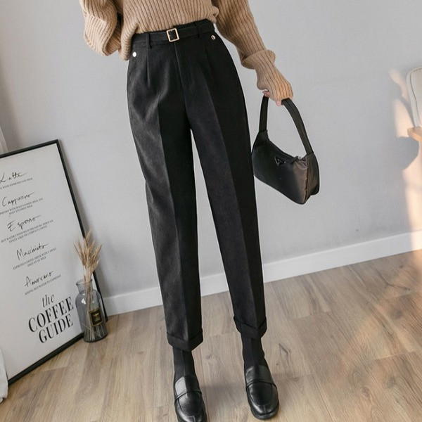 Pantaloni moderni de dama cu buzunare in alb, negru si maro