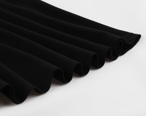 Rochie scurtă de damă modernă cu mâneci lungi și guler clasic în negru