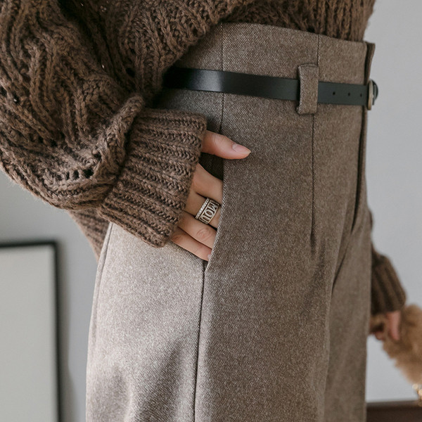 Model nou de pantaloni de dama cu centura si buzunare in culorile gri si maro