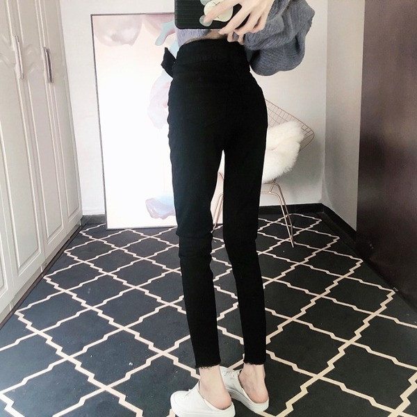 Pantaloni lungi cu talie înaltă și curea de culoare neagră