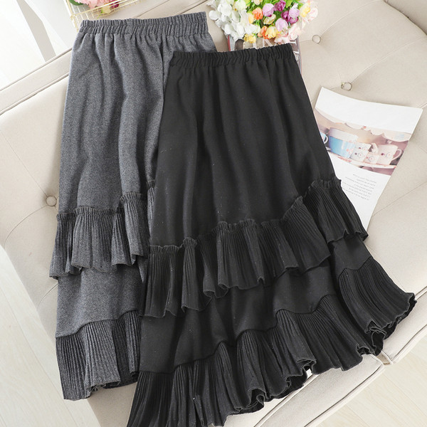 Model asimetric de fusta de dama in negru si gri