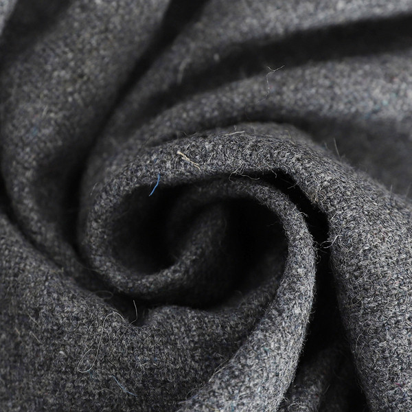 Model asimetric de fusta de dama in negru si gri