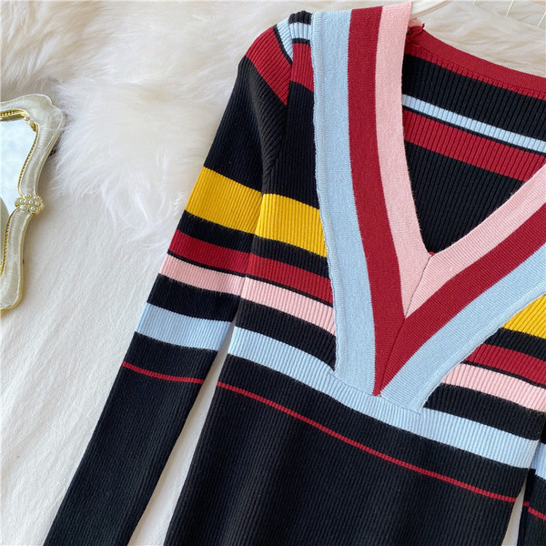 Pulover de damă cu decolteu spitz în trei culori