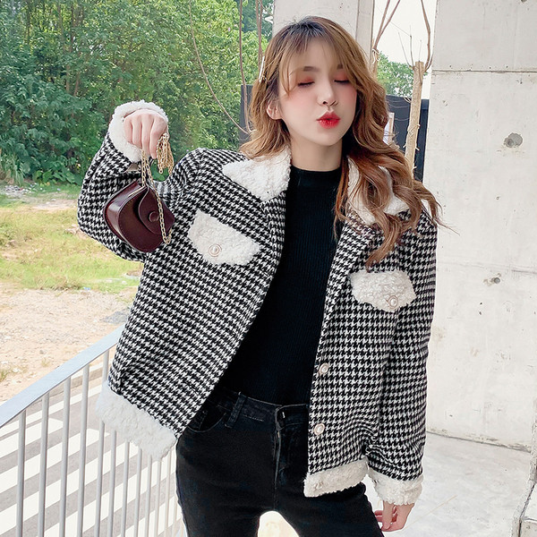 Palton de dama in carouri moderna cu nasturi - model scurt