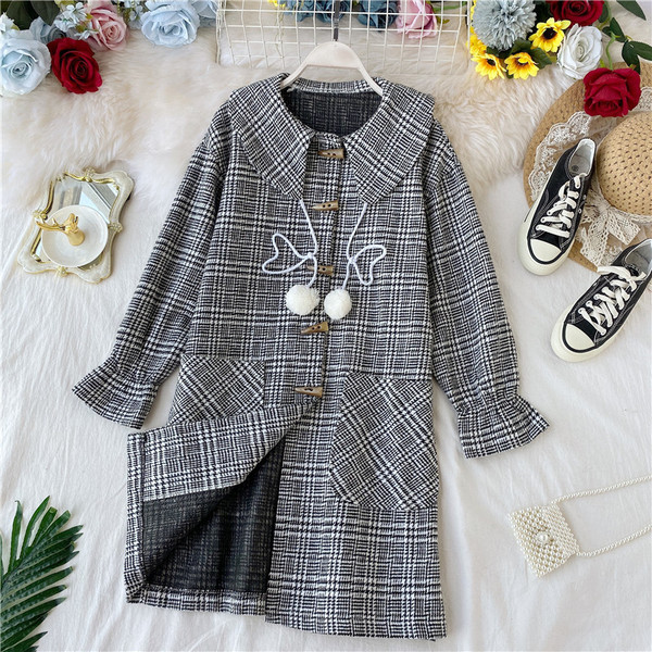 Дамско карирано палто с копчета и яка в четири цвята