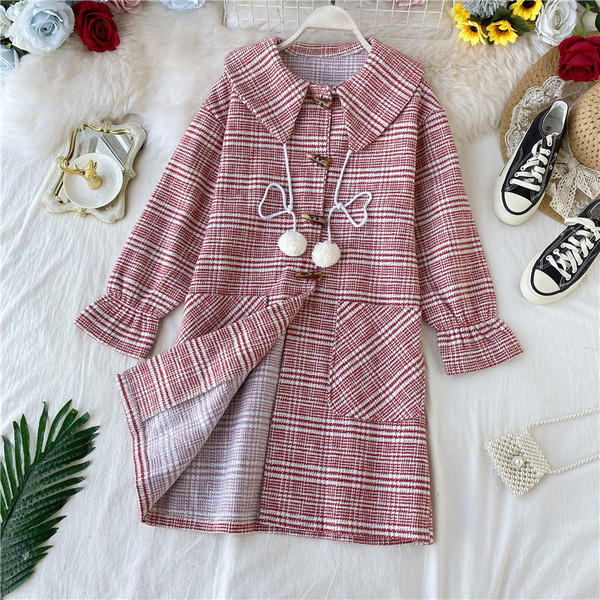 Дамско карирано палто с копчета и яка в четири цвята