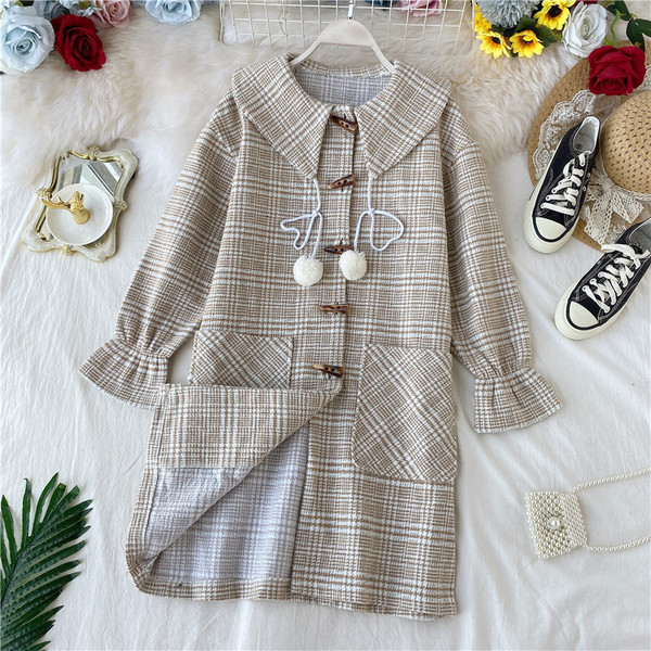 Дамско карирано палто с копчета и яка в четири цвята