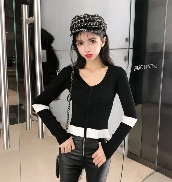 Pantaloni moderni de dama din piele ecologica cu fermoar si nituri metalice