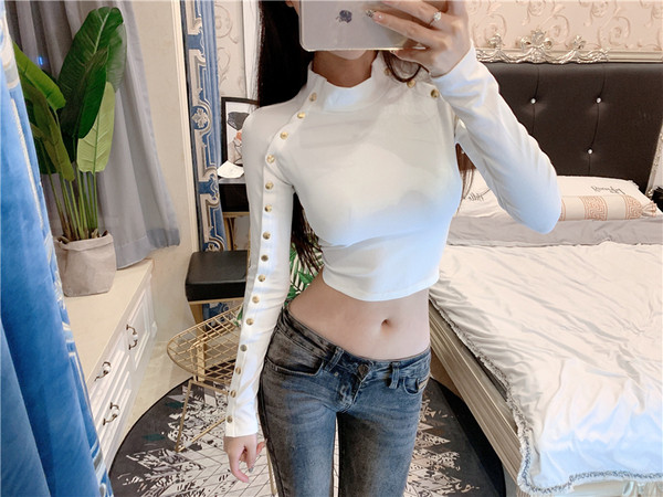 Bluză scurtă, cu nasturi metalici și guler înalt