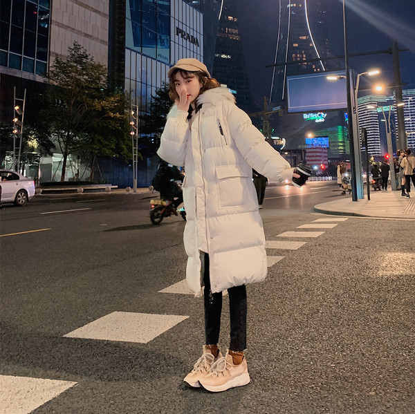 Geaca de iarna lunga cu gluga cu puf in bej si negru