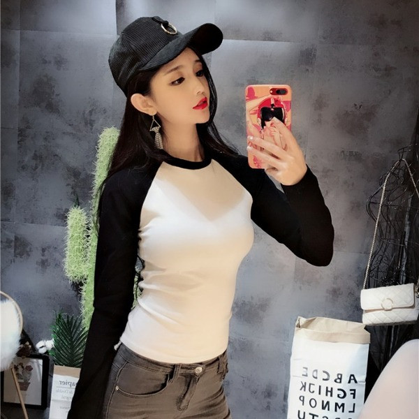 Bluză moale lejer, cu mâneci lungi și decolteu oval