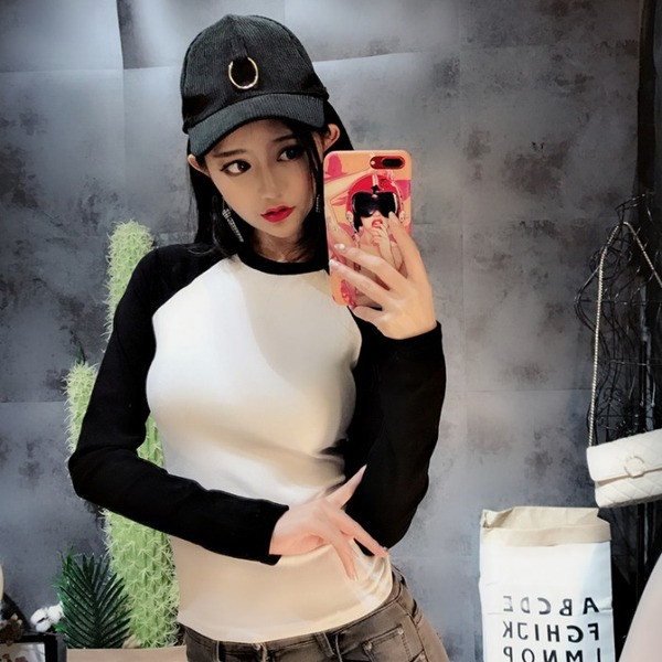 Bluză moale lejer, cu mâneci lungi și decolteu oval