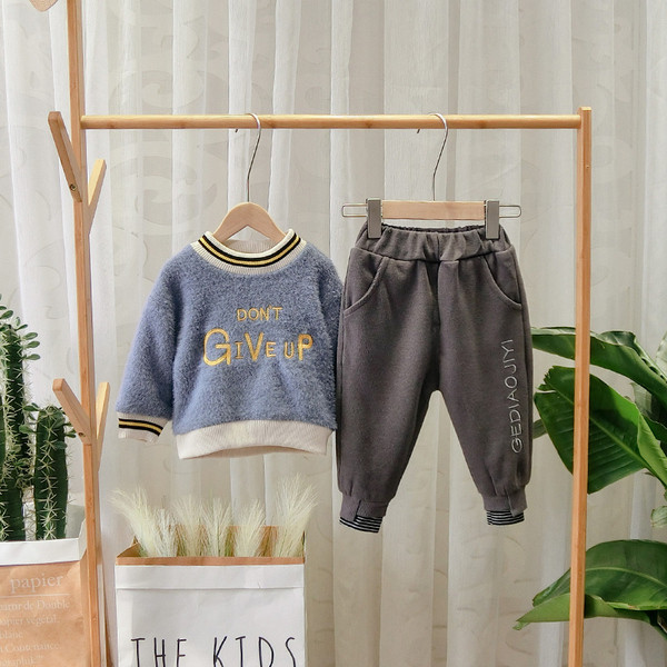 Model nou de lenjerie sport pentru copii pentru baieti in portocaliu si gri