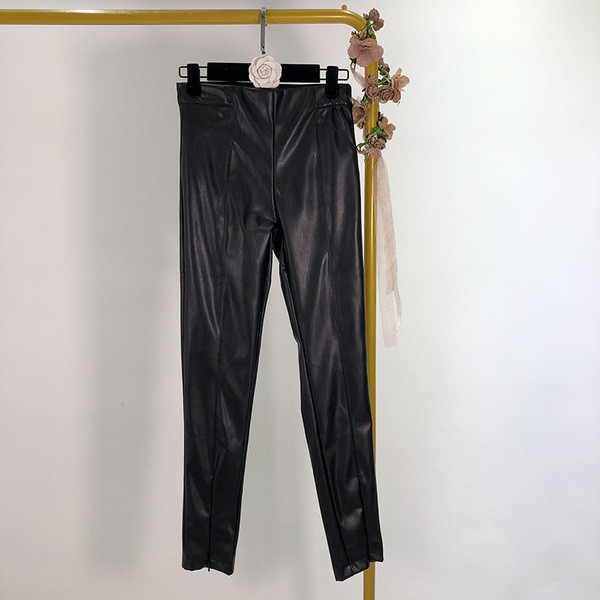 Pantaloni lungi cu fermoar din piele ecologică în bej și negru