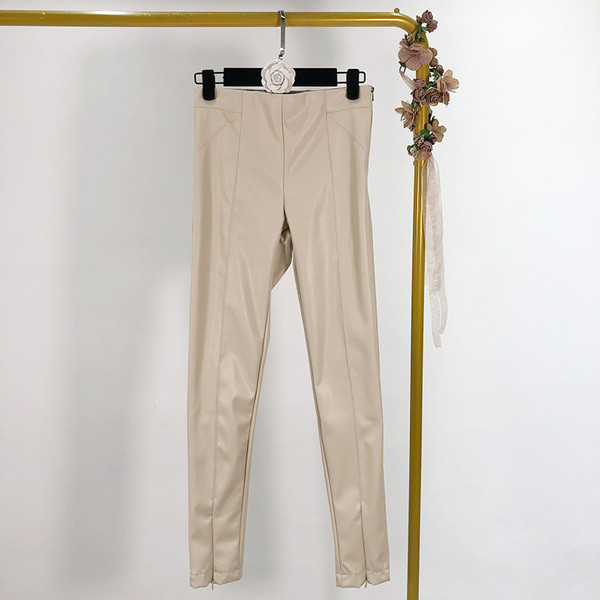 Pantaloni lungi cu fermoar din piele ecologică în bej și negru