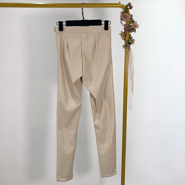 Pantaloni lungi cu fermoar din piele ecologică în bej și negru