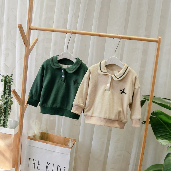 Model nou de bluză pentru copii de zi cu zi cu guler și nasturi în verde și bej