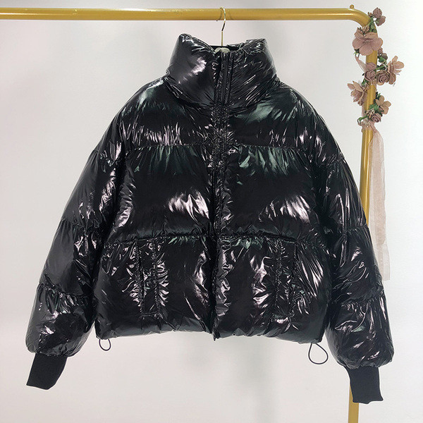 Geaca scurta de iarna de dama cu efect stralucitor in rosu si negru