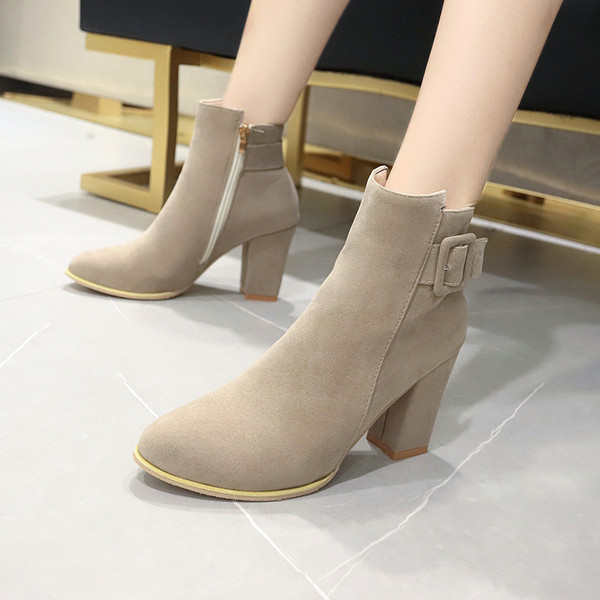 Cizme de dama elegante cu toc gros si fermoar in bej si negru