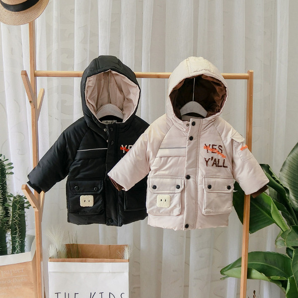 Geaca de iarna pentru copii model nou cu gluga si buzunare pentru baieti in negru si bej