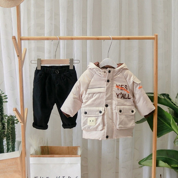 Geaca de iarna pentru copii model nou cu gluga si buzunare pentru baieti in negru si bej