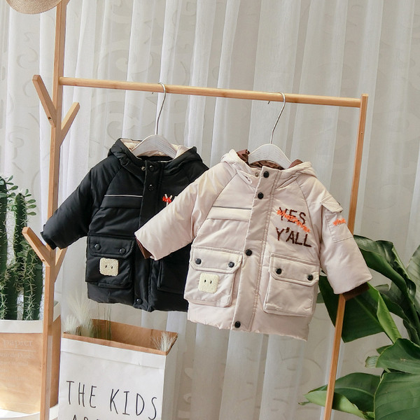 Geaca de iarna pentru copii model nou cu gluga si buzunare pentru baieti in negru si bej