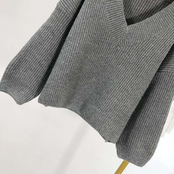 Pulover gros de damă, gri, cu mâneci lungi și decolteu spitz