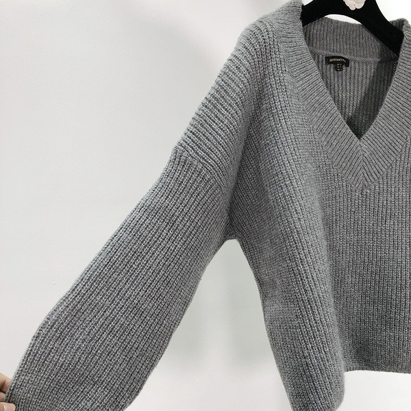 Pulover gros de damă, gri, cu mâneci lungi și decolteu spitz